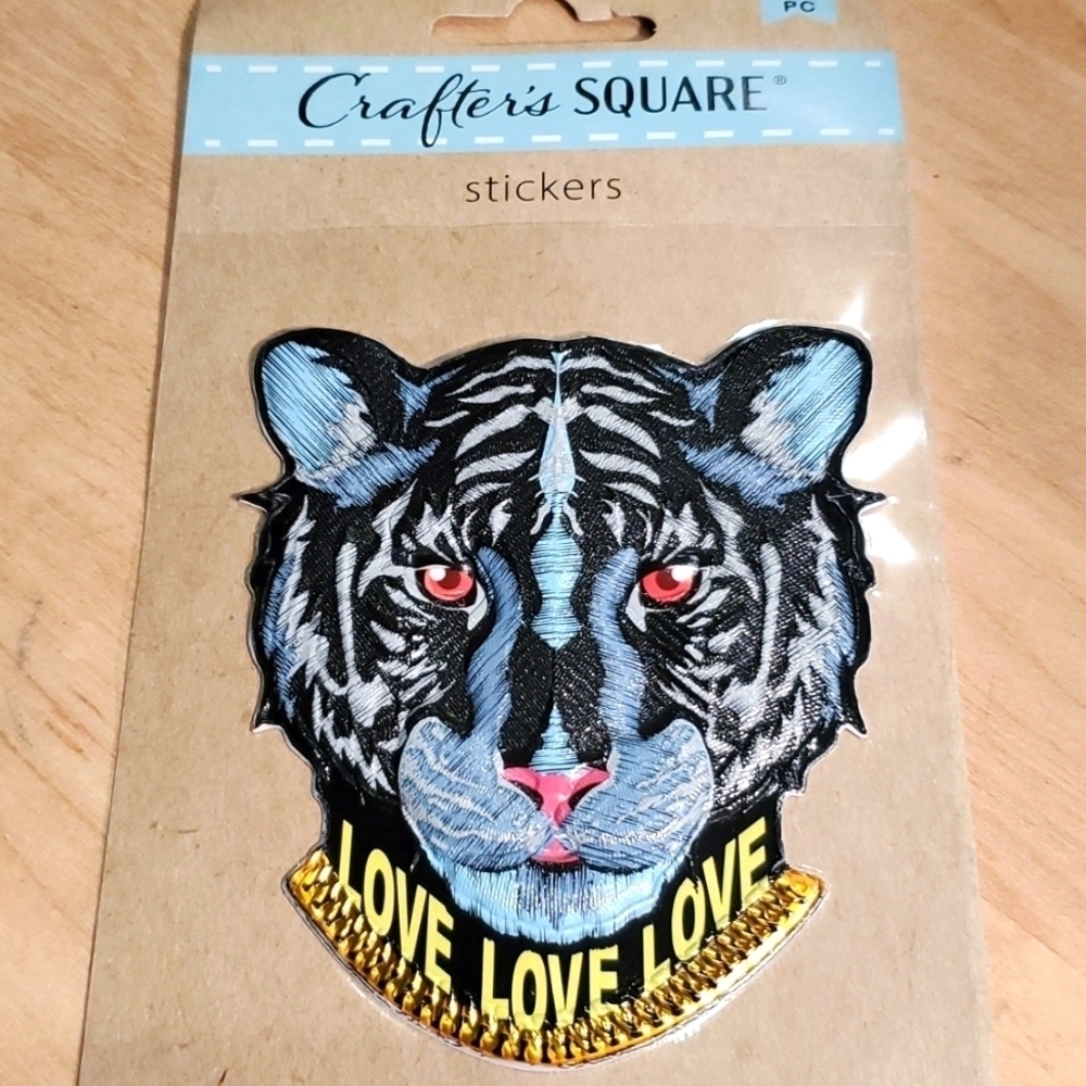 🍒 NWT 3D EMBELISHED TIGER